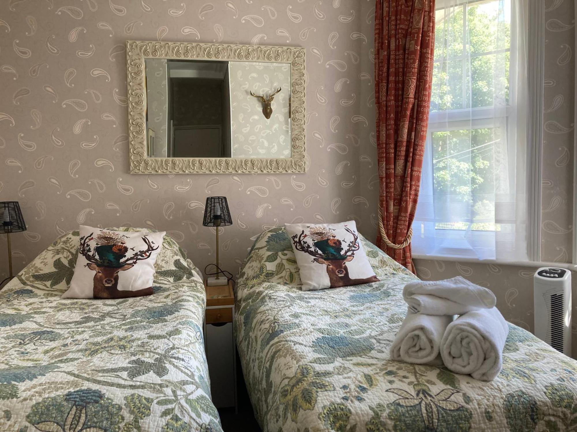 The Cherry Tree Guest House Істборн Екстер'єр фото