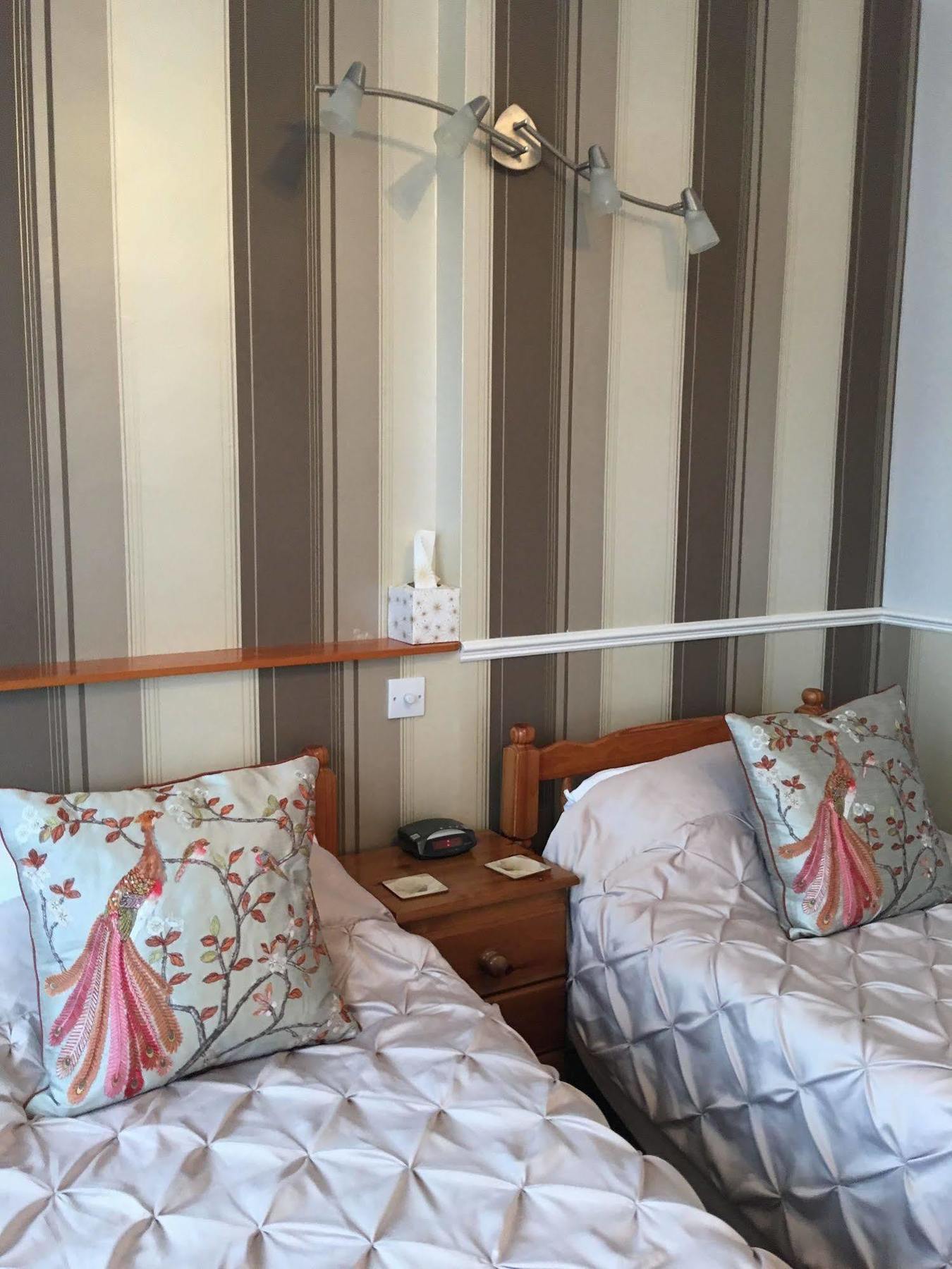 The Cherry Tree Guest House Істборн Екстер'єр фото