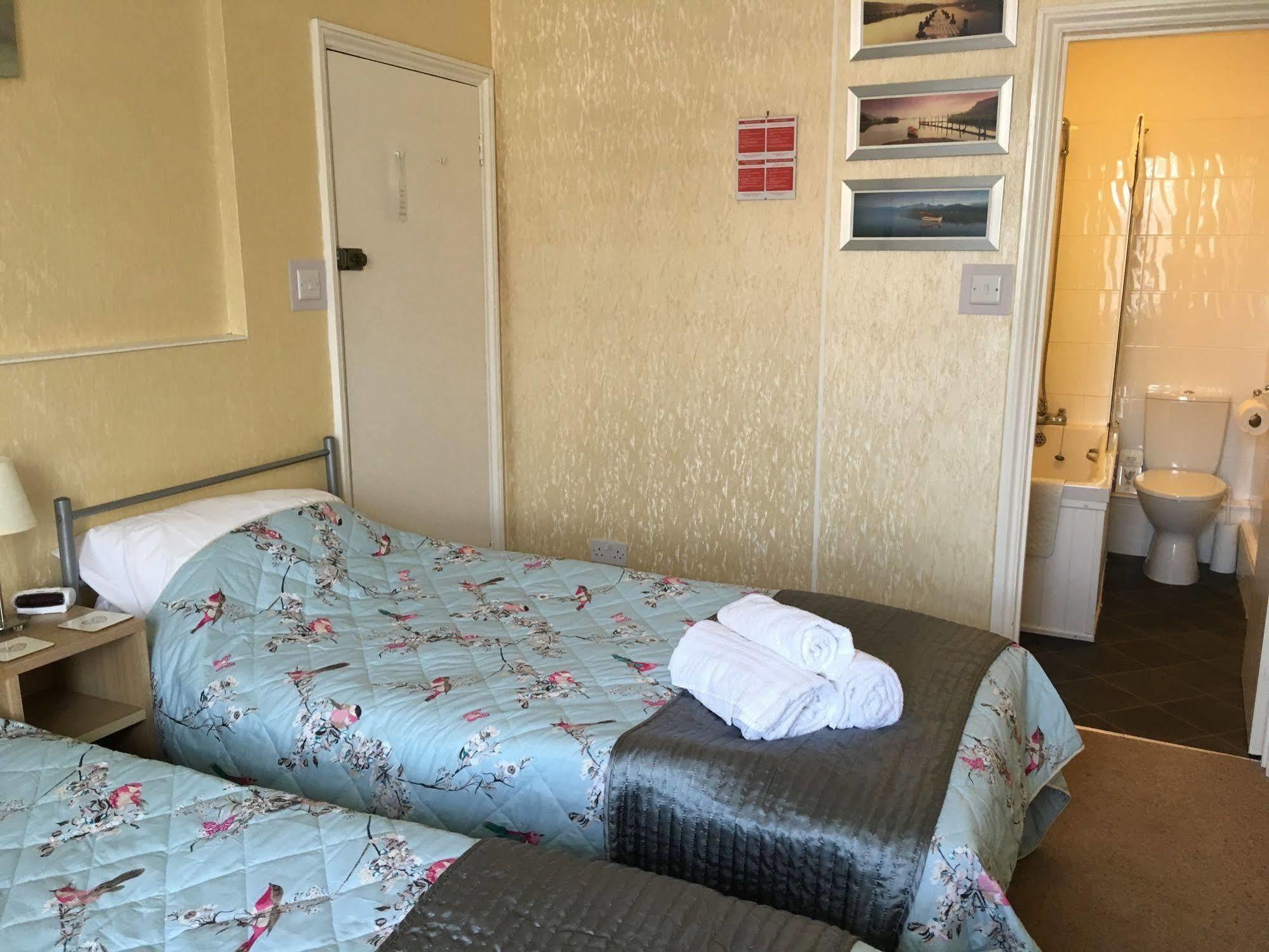 The Cherry Tree Guest House Істборн Екстер'єр фото